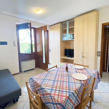 Apartment With Garden And Grill - Green Residence Sirmione Desenzano del Garda Bagian luar foto