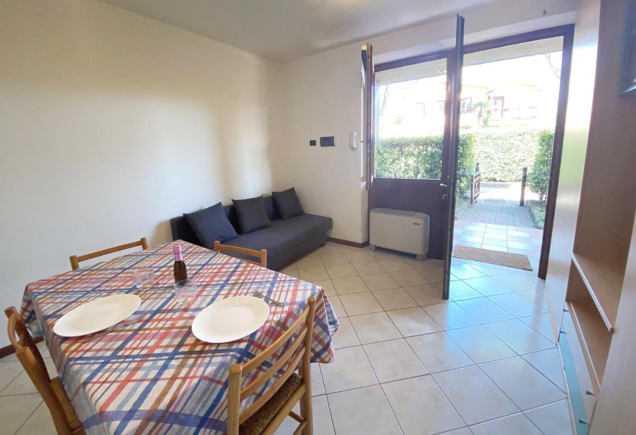 Apartment With Garden And Grill - Green Residence Sirmione Desenzano del Garda Bagian luar foto