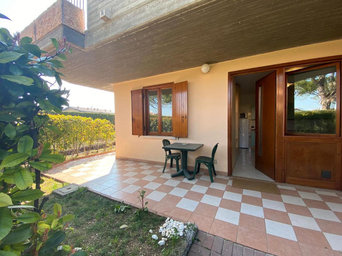 Apartment With Garden And Grill - Green Residence Sirmione Desenzano del Garda Bagian luar foto