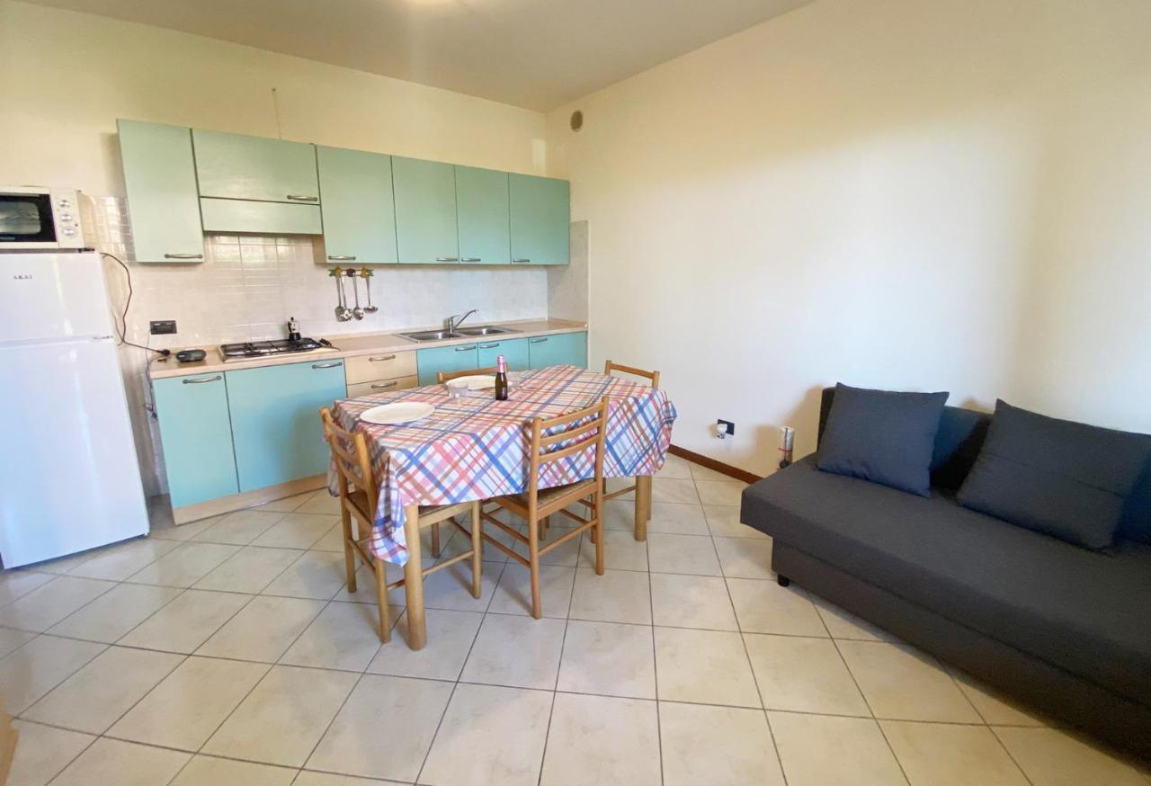 Apartment With Garden And Grill - Green Residence Sirmione Desenzano del Garda Bagian luar foto