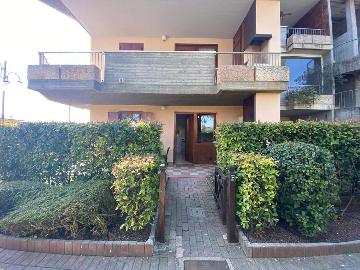 Apartment With Garden And Grill - Green Residence Sirmione Desenzano del Garda Bagian luar foto