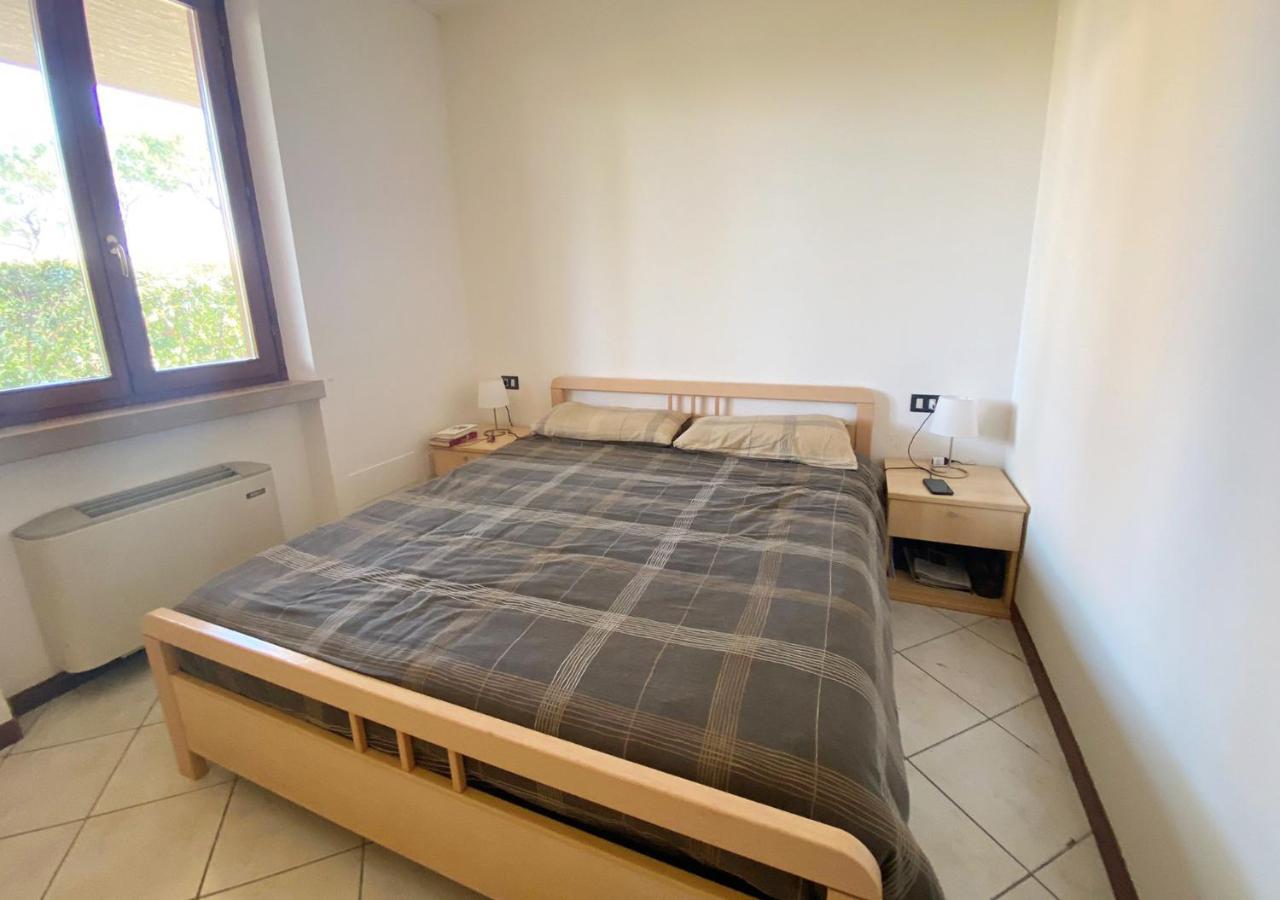 Apartment With Garden And Grill - Green Residence Sirmione Desenzano del Garda Bagian luar foto