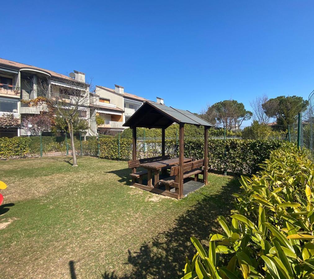 Apartment With Garden And Grill - Green Residence Sirmione Desenzano del Garda Bagian luar foto