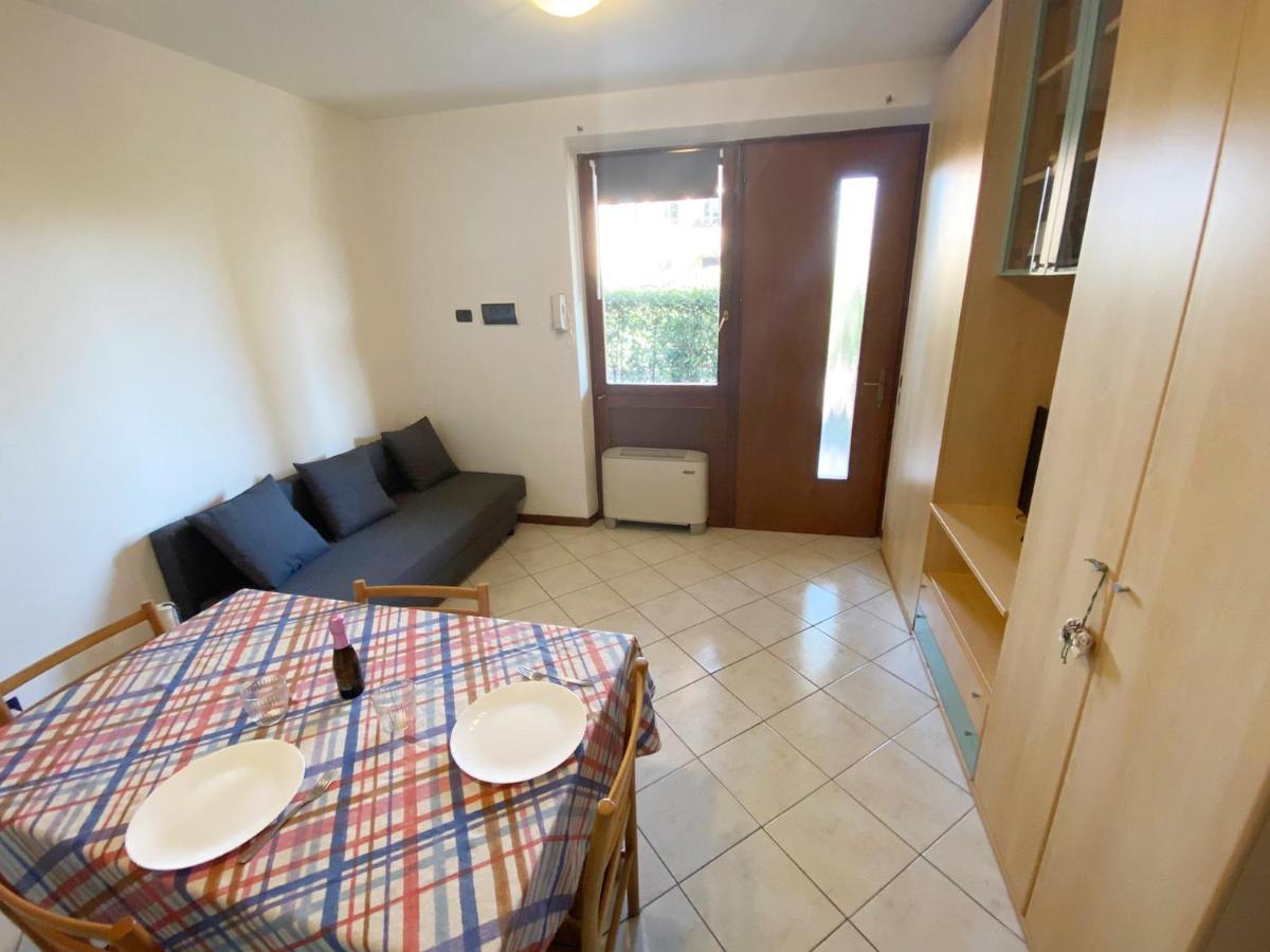 Apartment With Garden And Grill - Green Residence Sirmione Desenzano del Garda Bagian luar foto