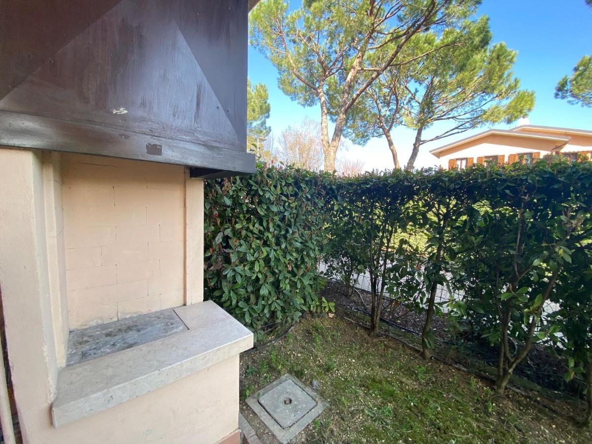 Apartment With Garden And Grill - Green Residence Sirmione Desenzano del Garda Bagian luar foto