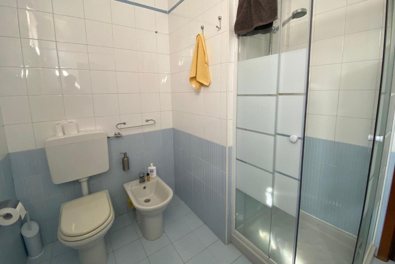 Apartment With Garden And Grill - Green Residence Sirmione Desenzano del Garda Bagian luar foto