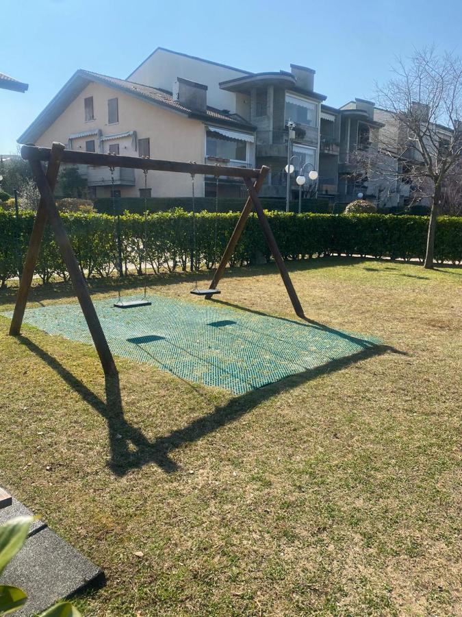Apartment With Garden And Grill - Green Residence Sirmione Desenzano del Garda Bagian luar foto