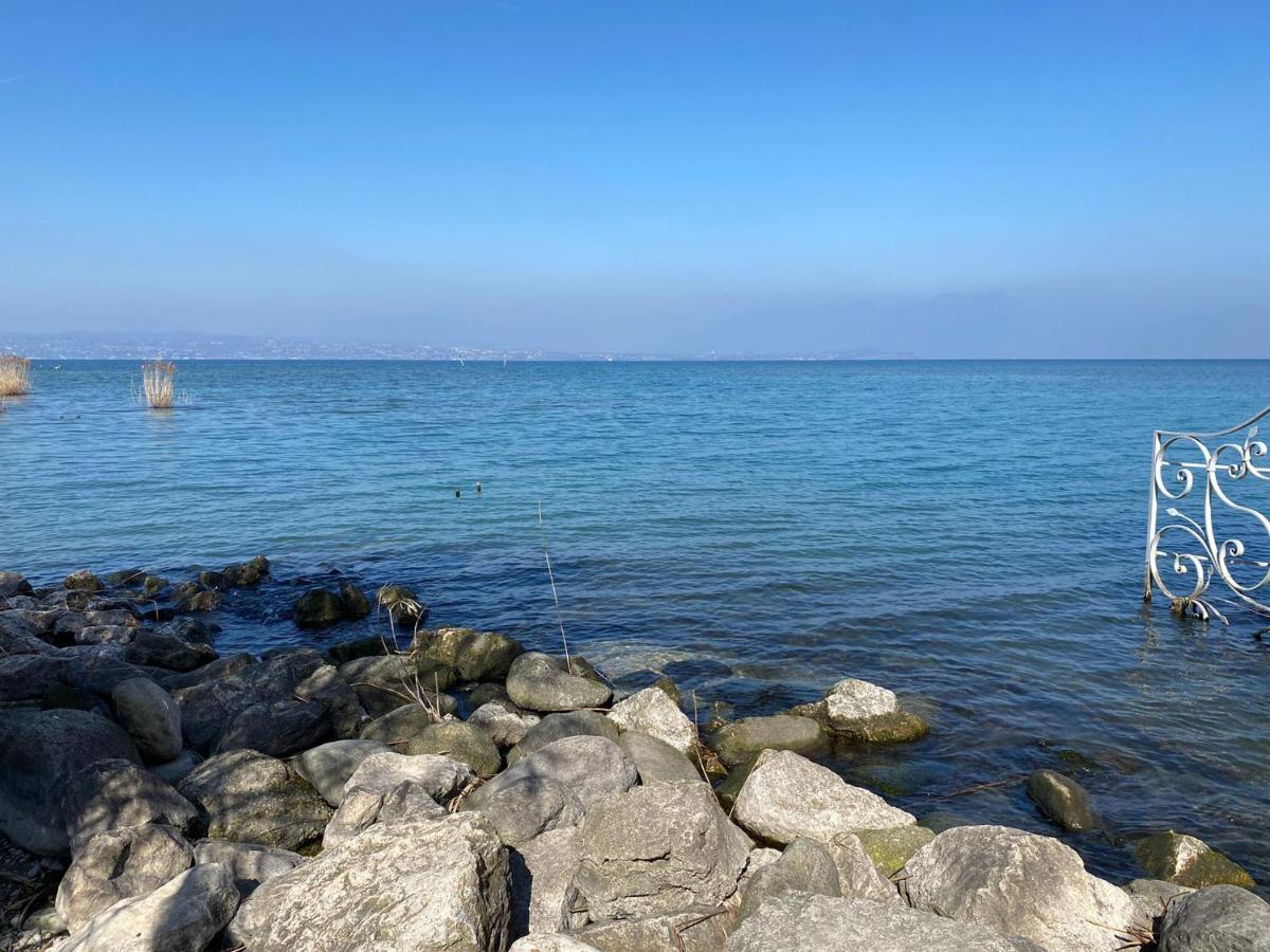 Apartment With Garden And Grill - Green Residence Sirmione Desenzano del Garda Bagian luar foto