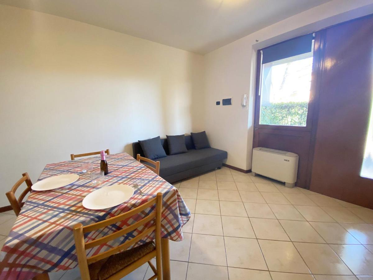 Apartment With Garden And Grill - Green Residence Sirmione Desenzano del Garda Bagian luar foto