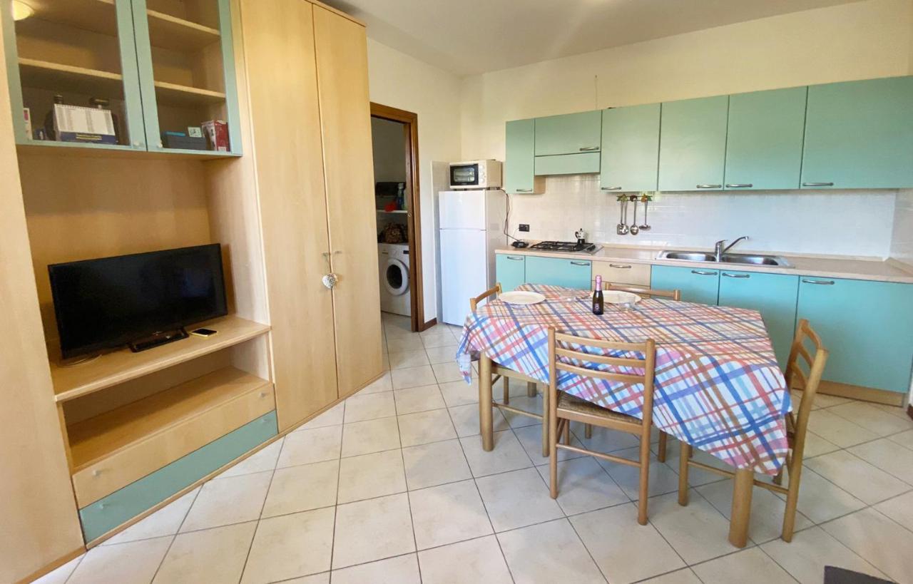 Apartment With Garden And Grill - Green Residence Sirmione Desenzano del Garda Bagian luar foto