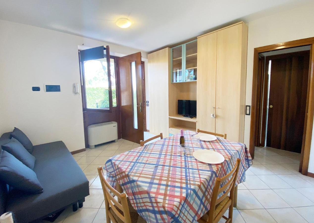 Apartment With Garden And Grill - Green Residence Sirmione Desenzano del Garda Bagian luar foto